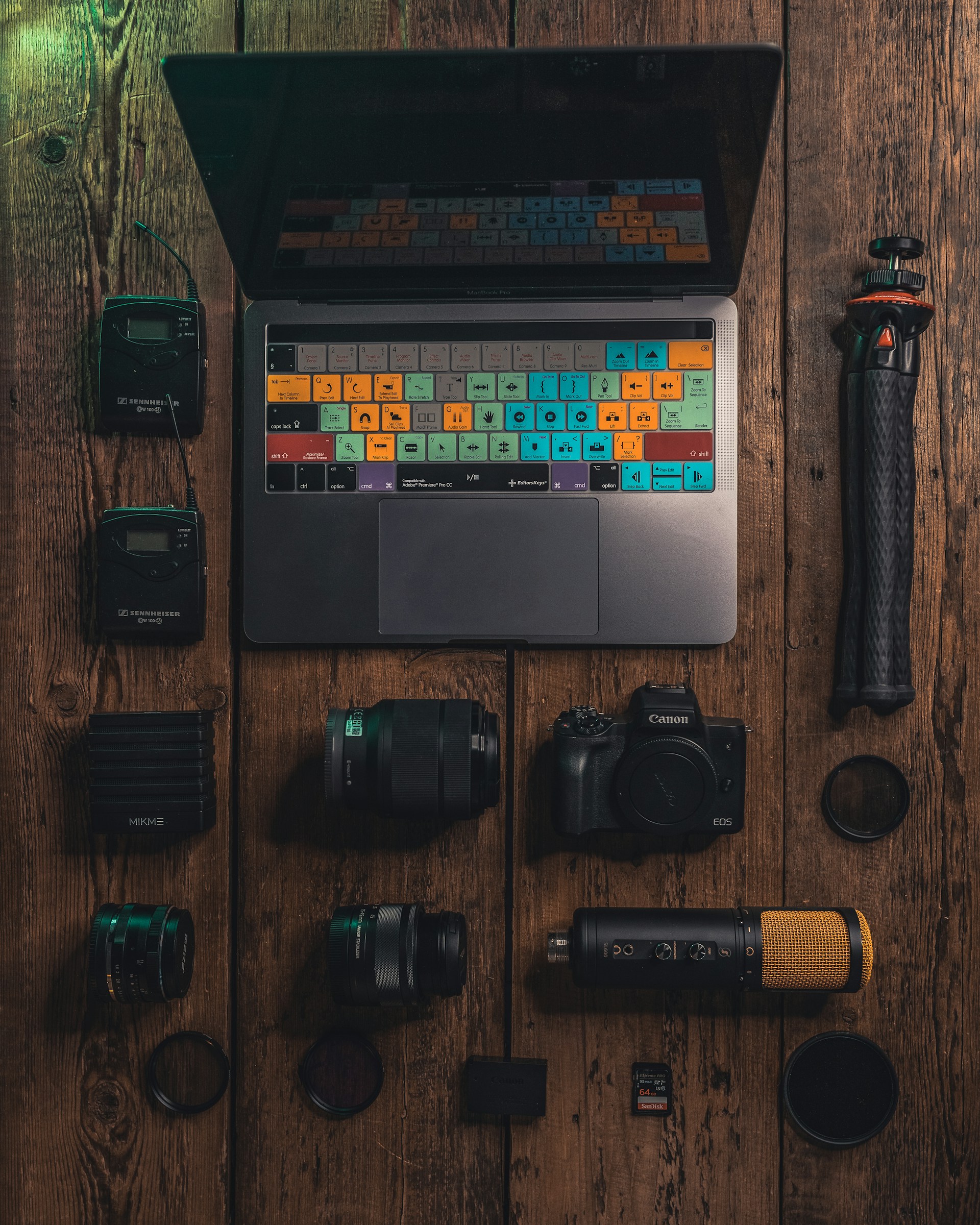 editors-keys-9znqd4ok0AY-unsplash